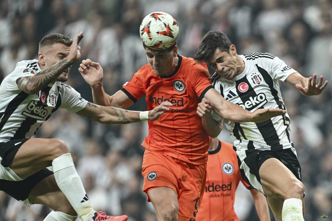 Beşiktaş maçı sonrası Frankfurt'un hocası hastanelik oldu 11